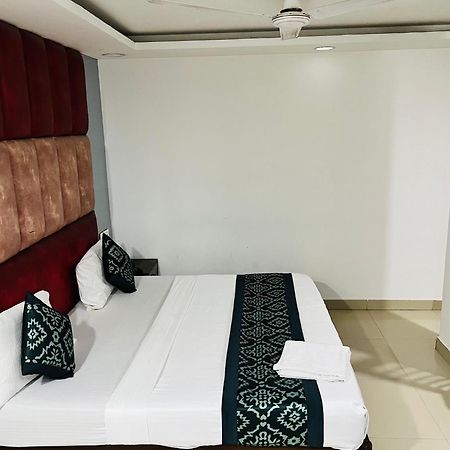 Hotel Marina Near Igi Airport Delhi نيودلهي المظهر الخارجي الصورة