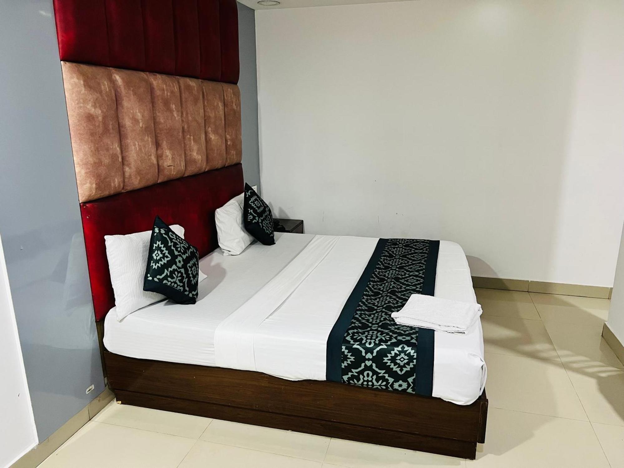 Hotel Marina Near Igi Airport Delhi نيودلهي المظهر الخارجي الصورة