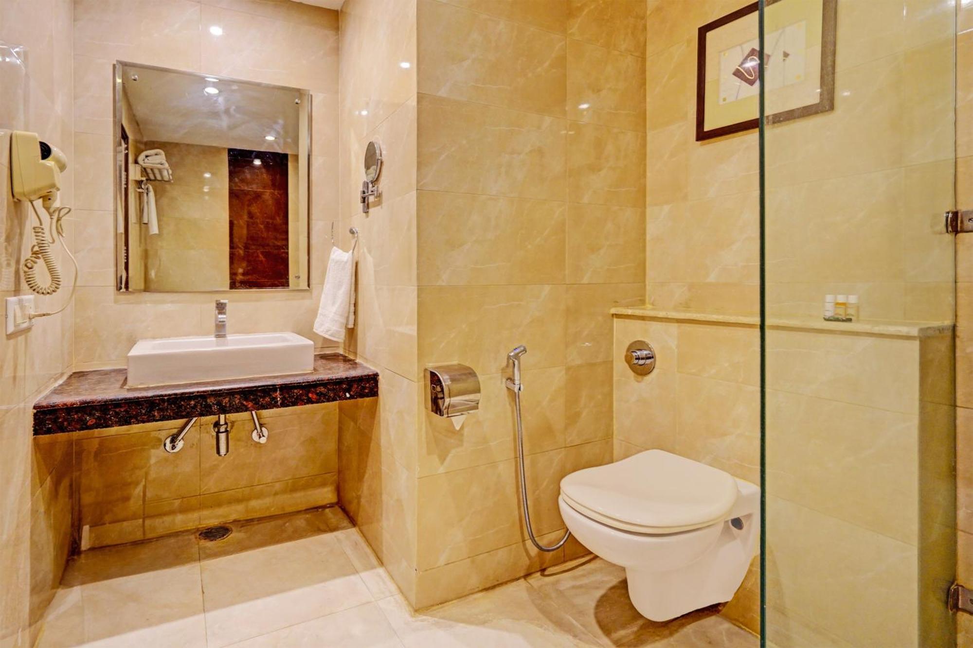 Hotel Marina Near Igi Airport Delhi نيودلهي المظهر الخارجي الصورة