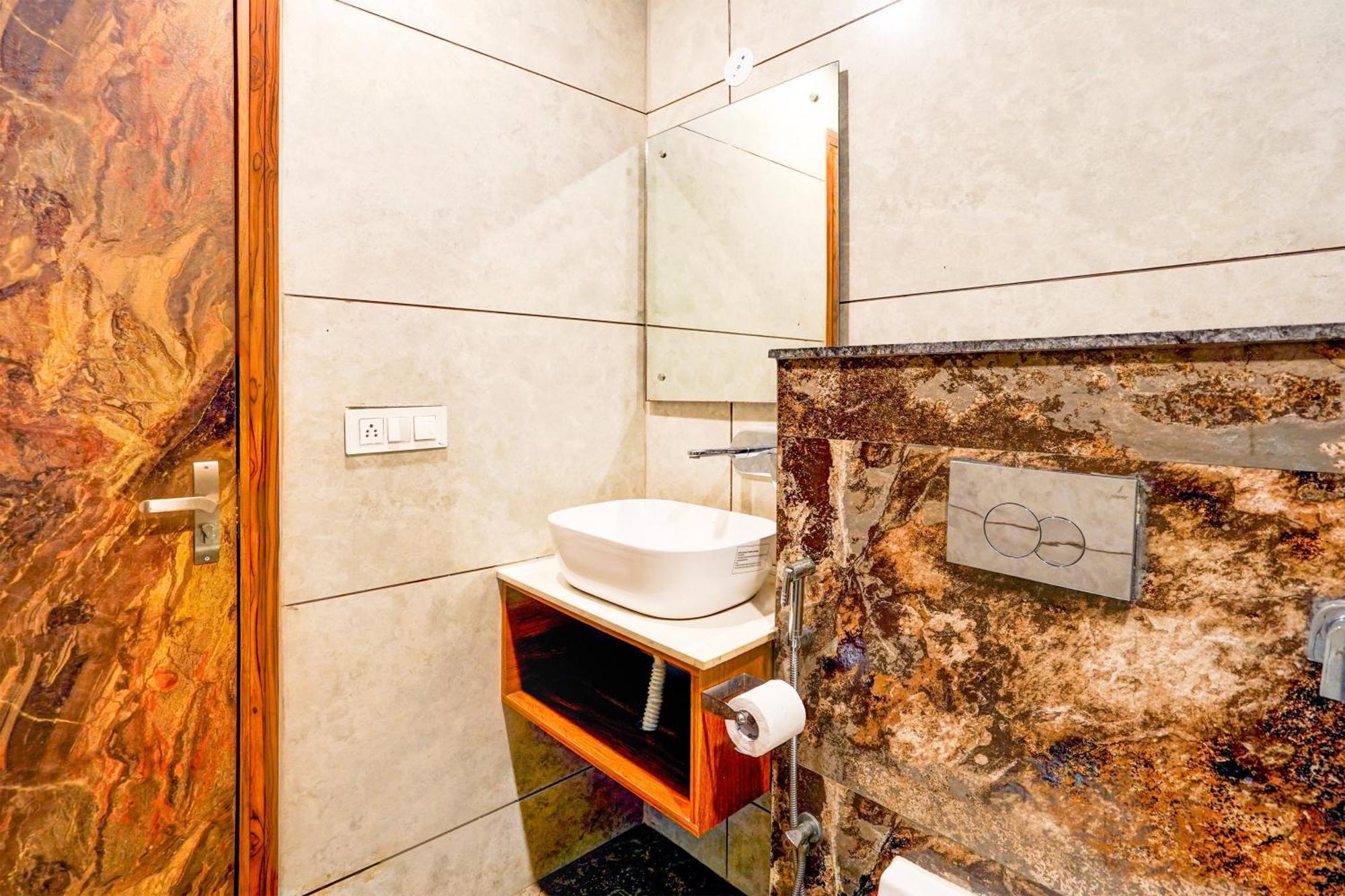 Hotel Marina Near Igi Airport Delhi نيودلهي المظهر الخارجي الصورة